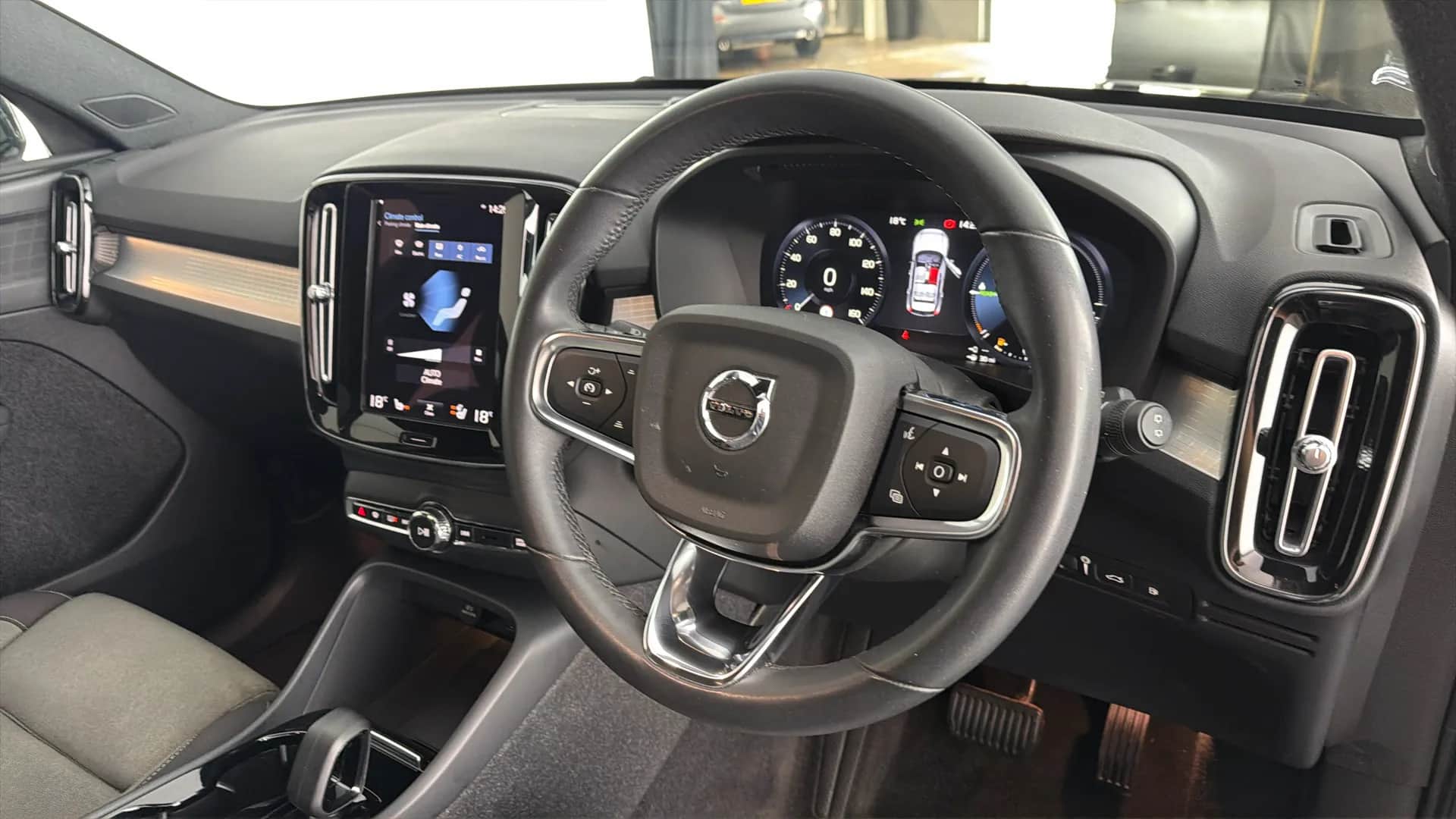 2023 Volvo XC40
