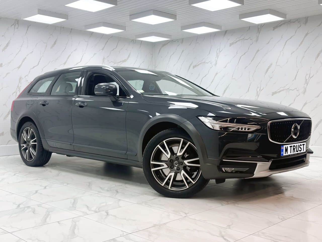 2020 Volvo V90 Cross Country